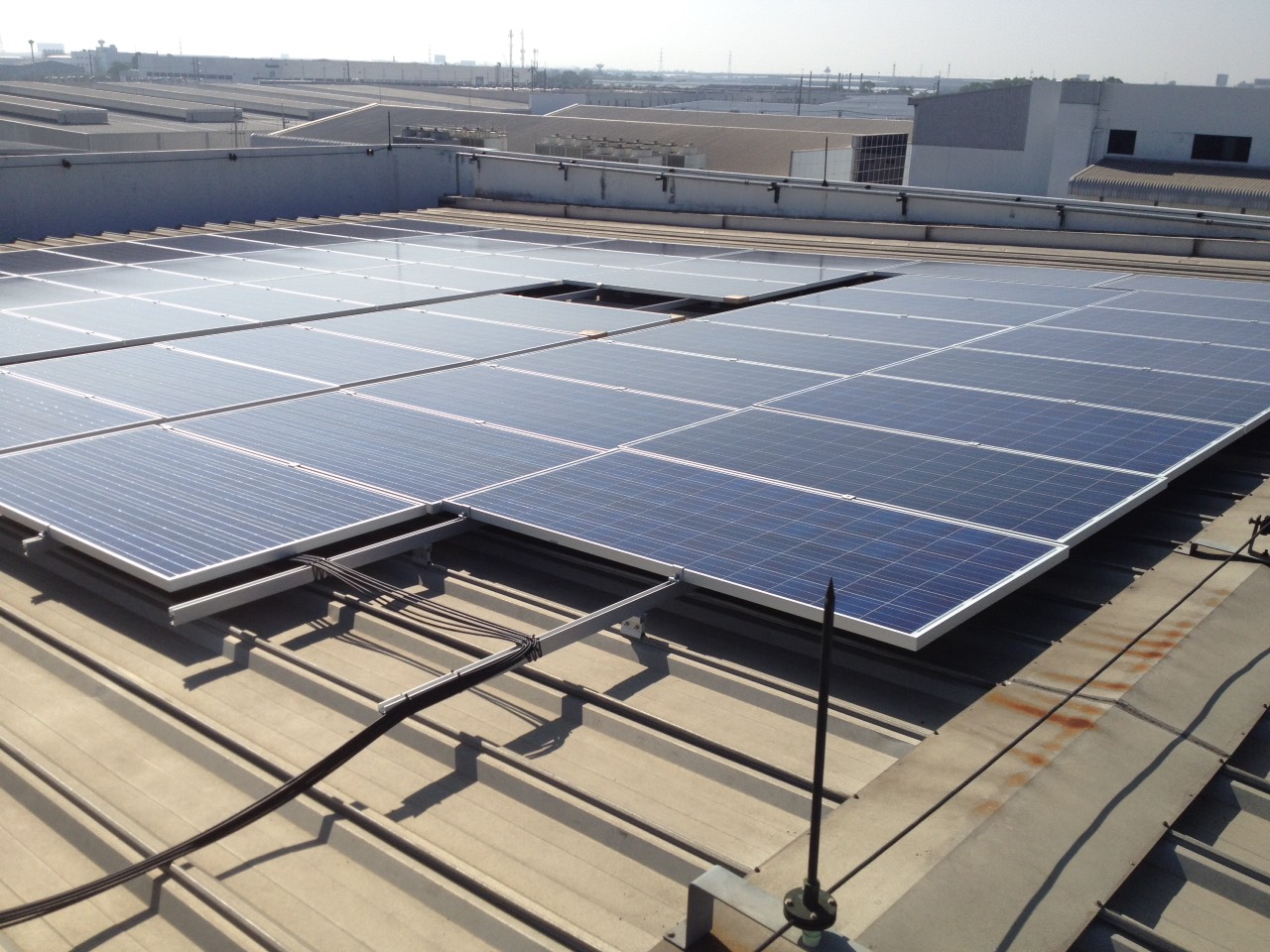 Staffe di montaggio per pannelli solari Soluzione di inclinazione regolabile per tetto Staffe di montaggio per pannelli solari Soluzione di inclinazione regolabile per tetti