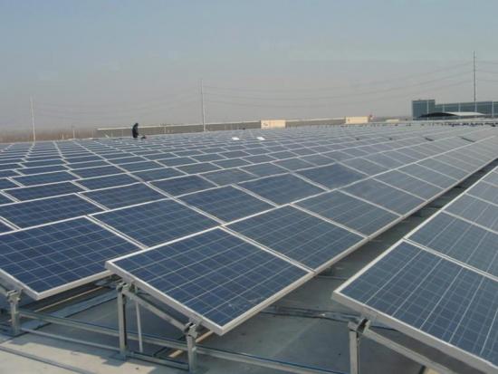 Struttura di scaffalature per pannelli solari zavorrati sul tetto
