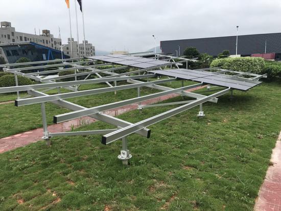 Sistemi di montaggio a terra e rack per pannelli solari