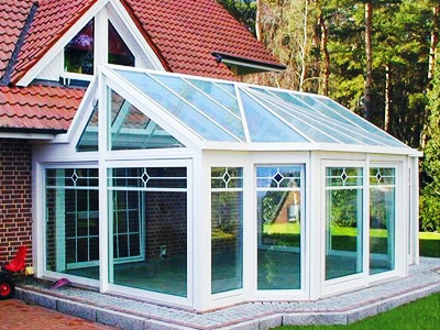 Sistema di veranda in alluminio e vetro personalizzato

