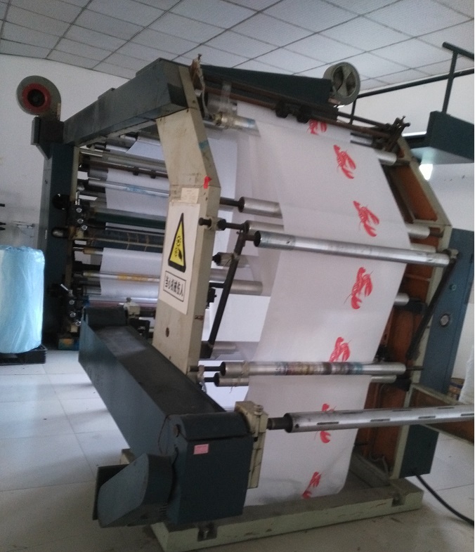 macchina da stampa su rotolo di carta