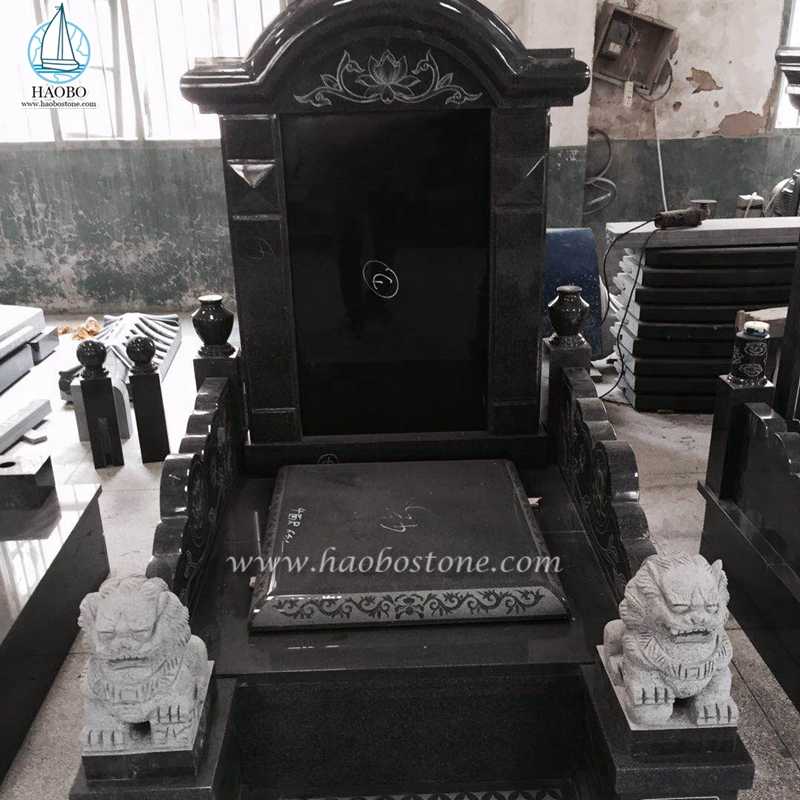 Loto di granito nero con monumento commemorativo all'intaglio del leone
