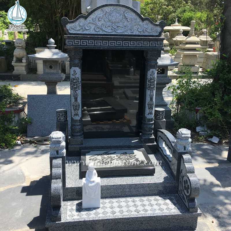 Monumento in granito scolpito in loto con pilastro in stile cinese
