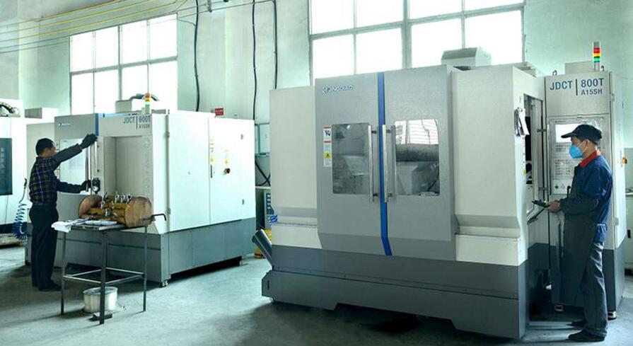 Macchina CNC per stampi in melamina