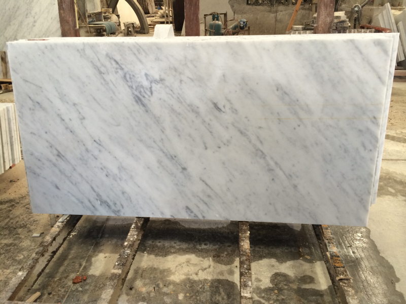 Piastrelle in marmo bianco Carrara lucido
