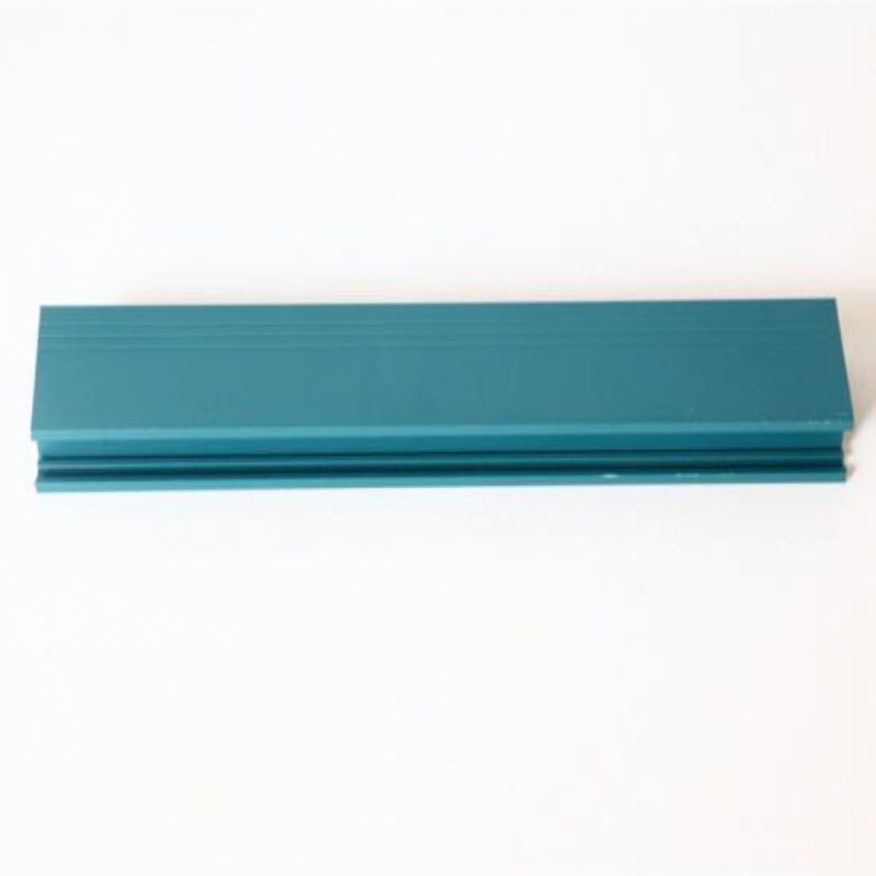 Profilo in alluminio con superficie verniciata a polvere di colore personalizzato di dimensioni OEM
