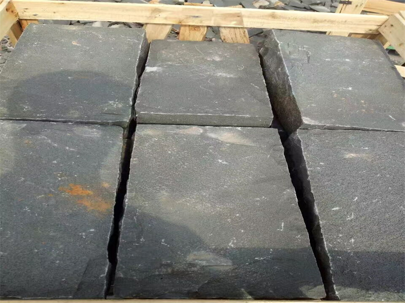 La pietra nera del basalto della Cina piastrella la pietra del cubo del ciottolo
