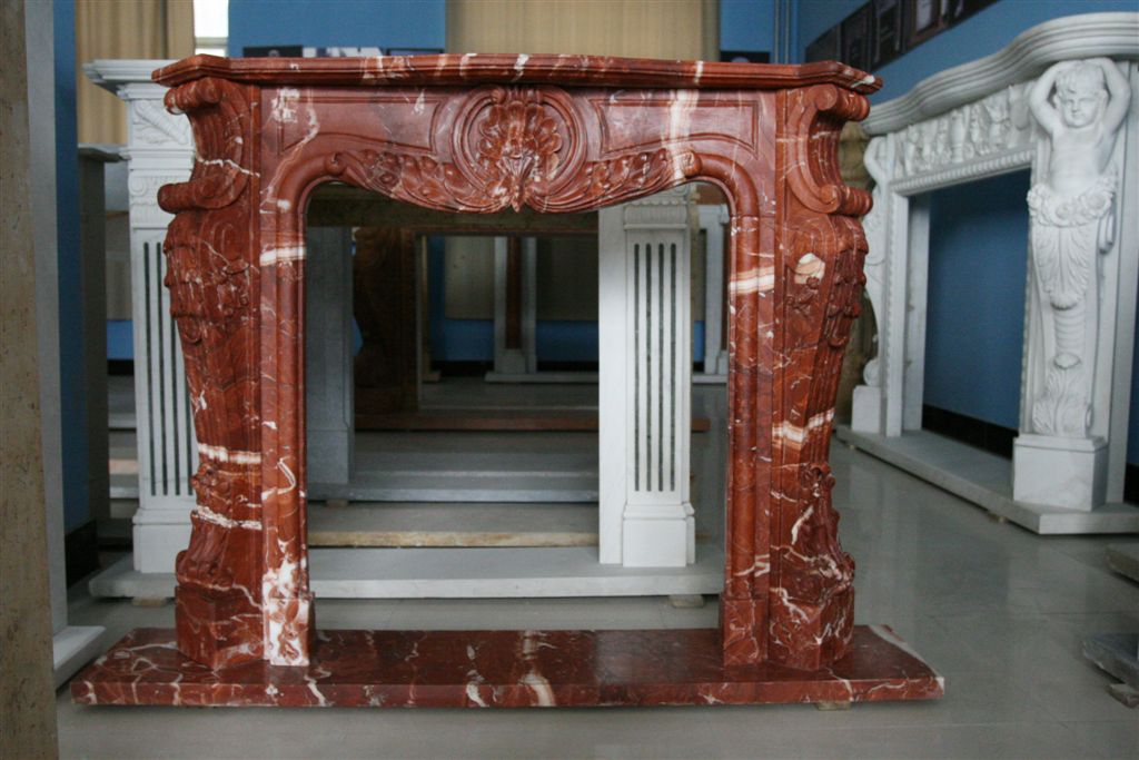 Mensola del camino in marmo rosso di tipo francese

