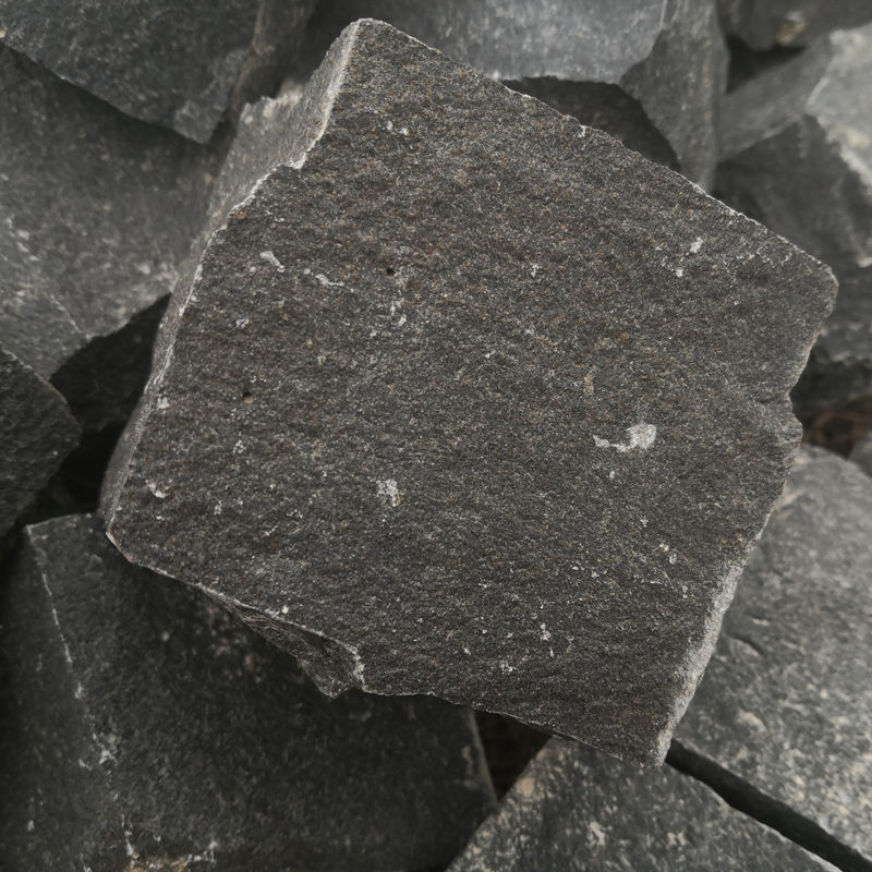 Cubi divisi naturali in basalto nero-ZP

