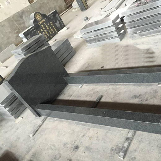 Lapidi nere per tombe Lapidi di granito Monumenti funerari verticali

